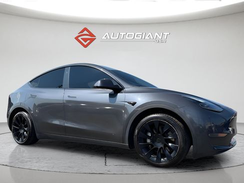 Used 2024 Tesla Model Y Long Range AWD/4WD image 11