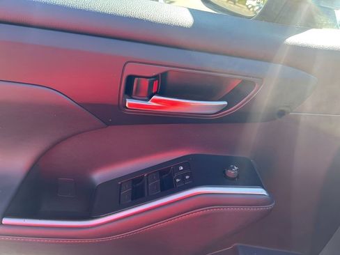 Used 2023 Toyota Highlander XLE image 21