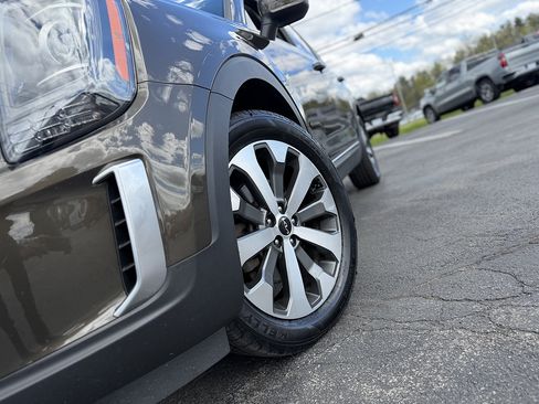 Used 2022 Kia Telluride S AWD/4WD image 2