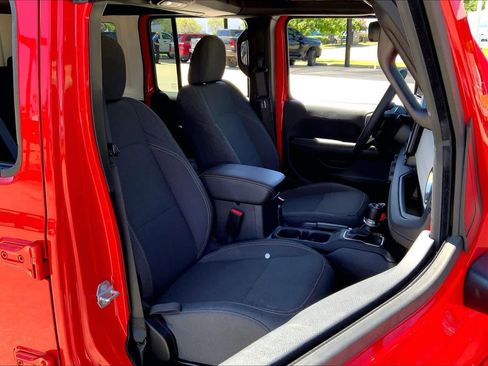 Certified 2025 Jeep Wrangler Unlimited Sahara w/ Safety Group AWD/4WD image 9