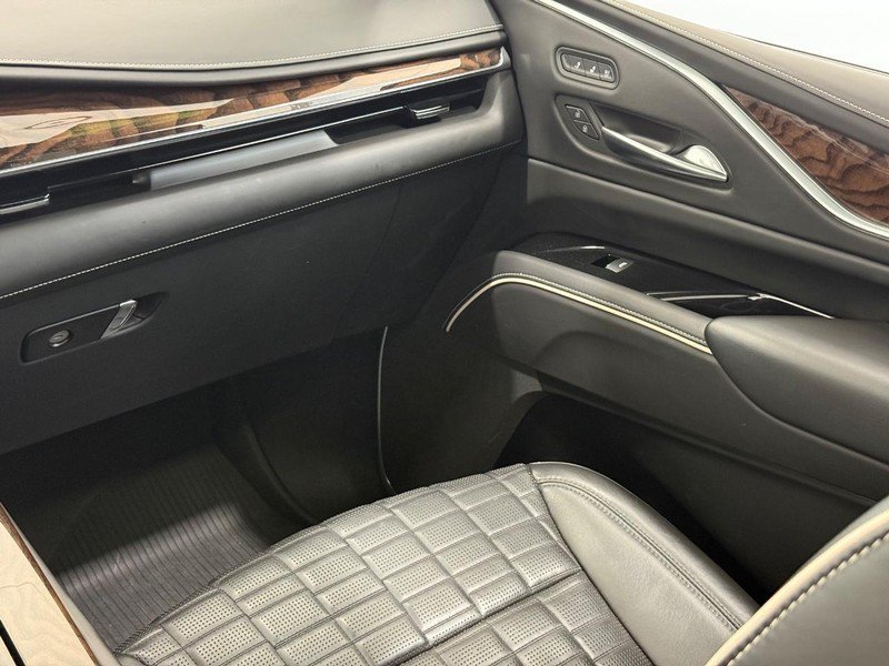 Used 2022 Cadillac Escalade Sport Platinum w/ LPO, ONYX Package AWD/4WD image 15