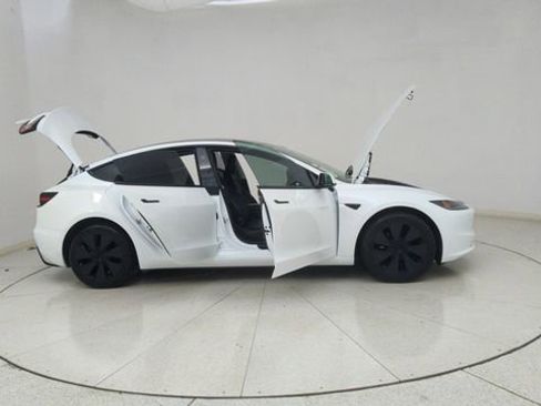 Used 2025 Tesla Model 3 image 71