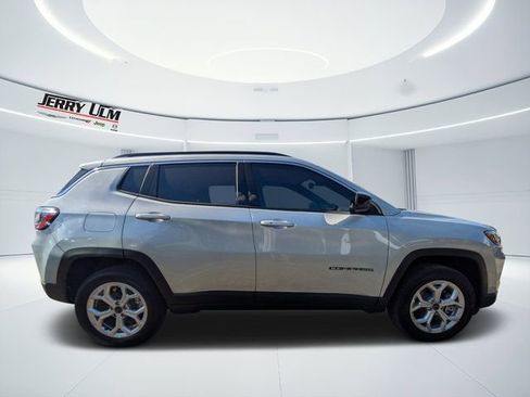 New 2026 Jeep Compass Latitude image 2