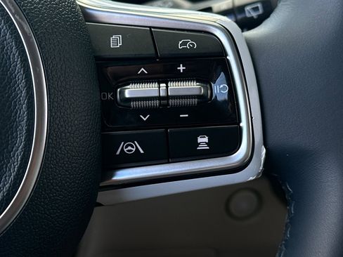 Used 2026 Kia Carnival EX image 28