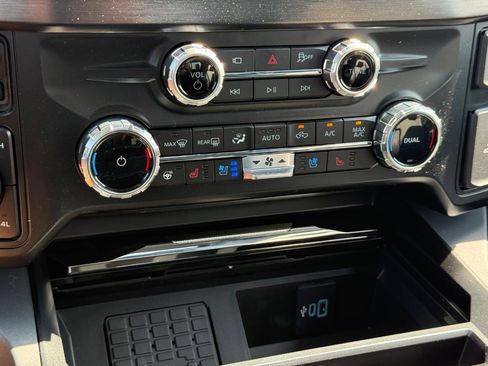 New 2026 Ford F250 Lariat w/ Black Appearance Package image 17