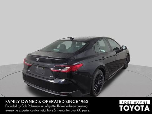 Used 2025 Toyota Camry SE FWD image 7