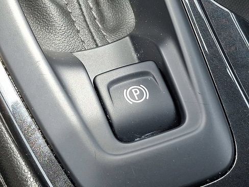 Certified 2025 Chevrolet TrailBlazer LT AWD/4WD image 25