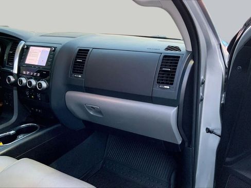 Used 2020 Toyota Sequoia Platinum RWD image 17