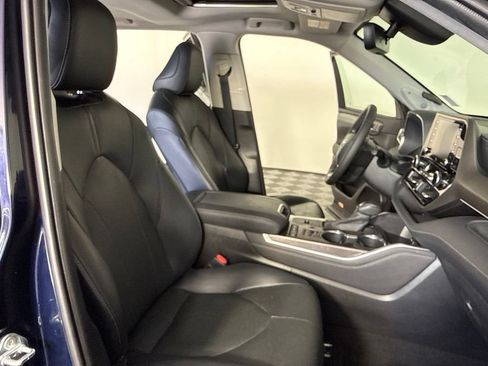 Used 2020 Toyota Highlander Limited FWD image 42