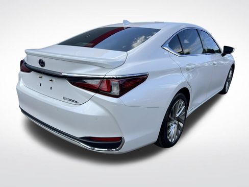 Used 2019 Lexus ES 300h Ultra Luxury w/ Accessory Package 2 FWD image 10