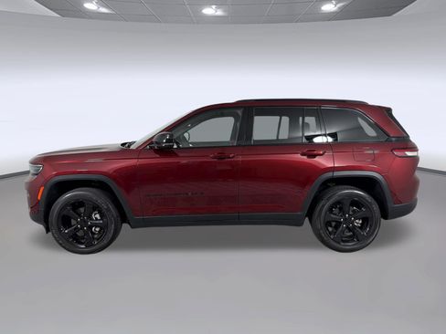 Used 2023 Jeep Grand Cherokee Altitude AWD/4WD image 2