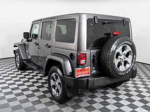 Used 2016 Jeep Wrangler Unlimited Sahara w/ Connectivity Group AWD/4WD image 4