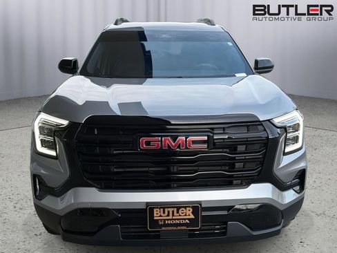 Used 2025 GMC Terrain Elevation w/ Elevation Premium Package AWD/4WD image 9