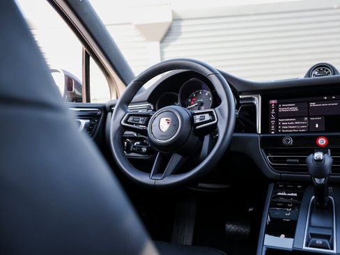 Certified 2026 Porsche Macan image 26