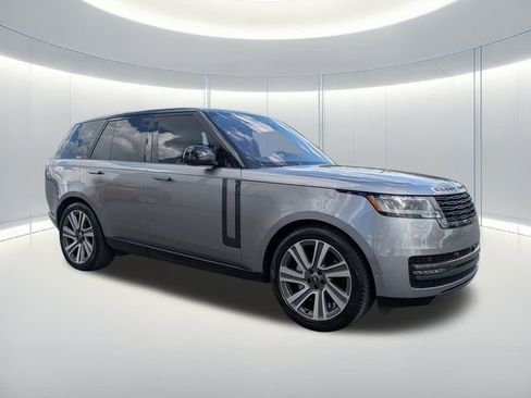 Used 2023 Land Rover Range Rover SE AWD/4WD image 3