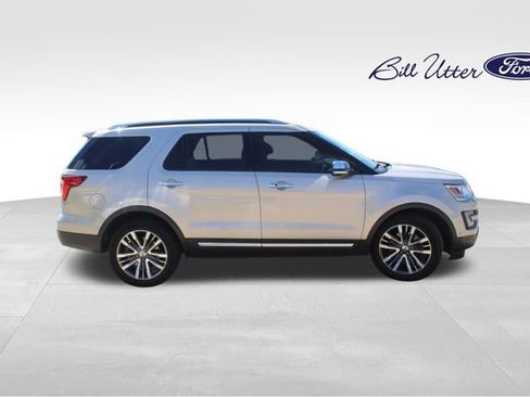 Used 2017 Ford Explorer Platinum AWD/4WD image 4