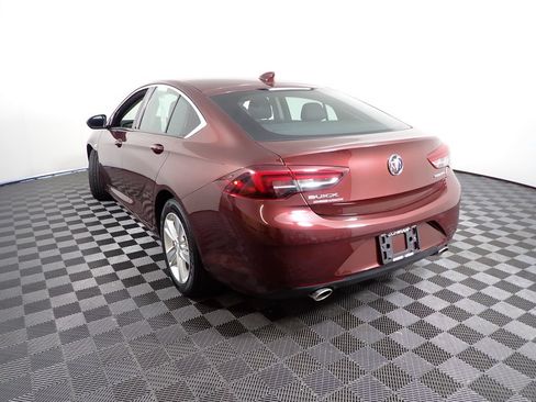Used 2018 Buick Regal Preferred w/ Sights and Sounds Package FWD image 11