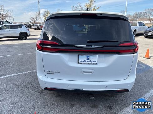 Used 2025 Chrysler Pacifica Select image 28
