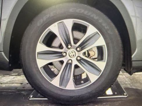 Used 2023 Toyota Highlander XLE image 7