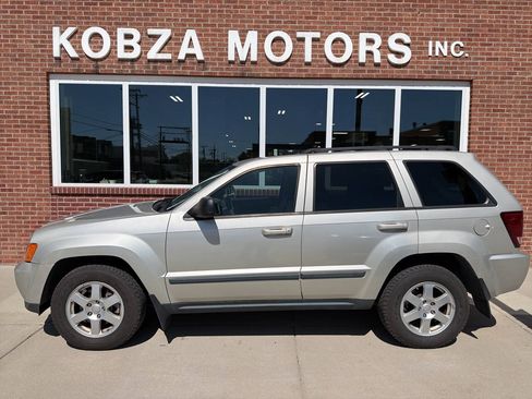 Used 2008 Jeep Grand Cherokee Laredo w/ Sun/Sound Group AWD/4WD image 3