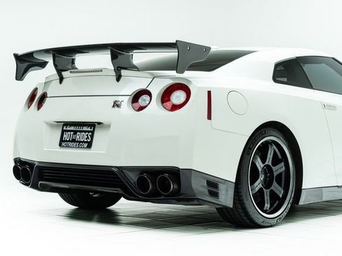 Used 2013 Nissan GT-R Black Edition image 15