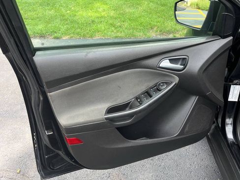 Used 2014 Ford Focus SE FWD image 12