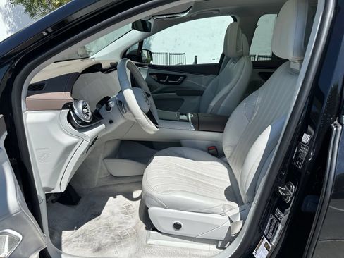 Used 2023 Mercedes-Benz EQS 580 4MATIC SUV image 2