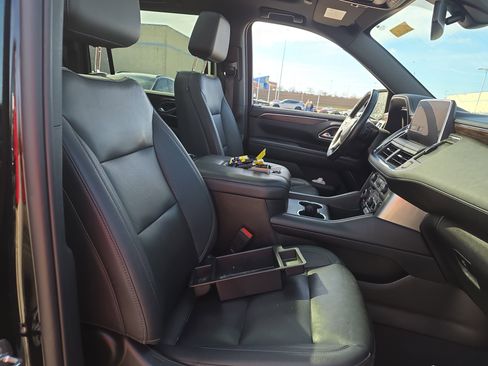 Used 2022 Chevrolet Suburban Z71 w/ Luxury Package image 9