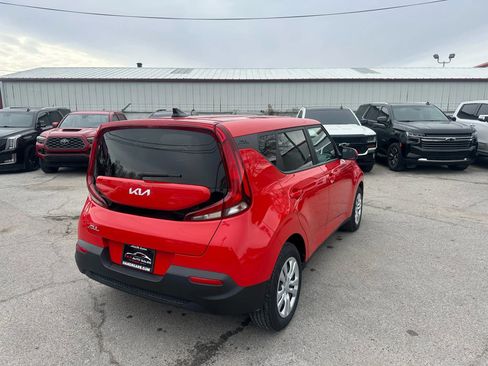Used 2022 Kia Soul LX image 5