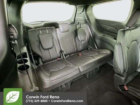 Used 2025 Chrysler Pacifica Select AWD/4WD image 26