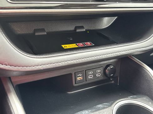 Used 2025 Toyota Highlander XLE AWD/4WD image 27