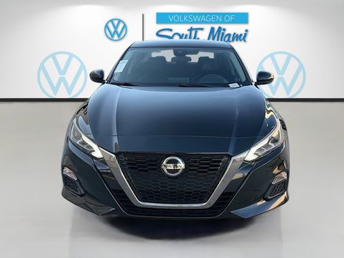 Used 2020 Nissan Altima 2.5 SR w/ Premium Package image 2