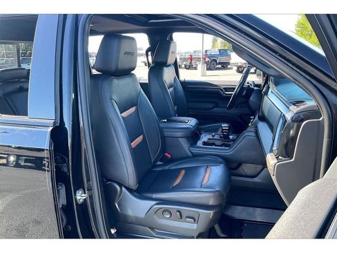 Used 2022 GMC Sierra 1500 AT4 w/ Technology Package AWD/4WD image 8