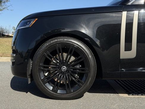 Used 2023 Land Rover Range Rover Long Wheelbase SE image 16