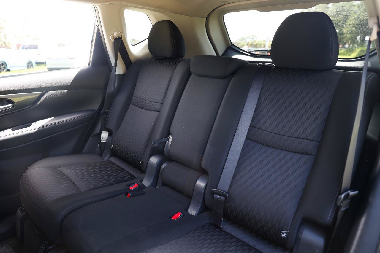 Used 2018 Nissan Rogue SV AWD/4WD image 8