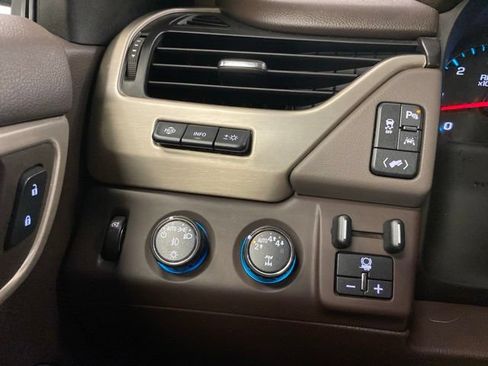 Used 2019 GMC Yukon Denali w/ Open Road Package AWD/4WD image 18