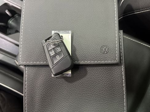 Used 2022 Volkswagen Tiguan SEL R-Line image 27