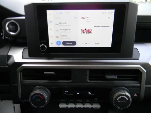 Used 2025 Toyota 4Runner SR5 AWD/4WD image 13