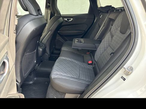 Certified 2023 Volvo XC60 B5 Core AWD/4WD image 28