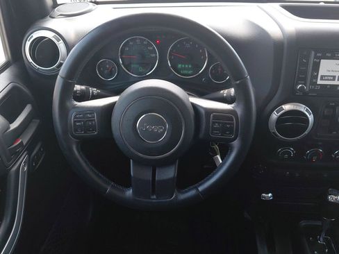 Used 2016 Jeep Wrangler Unlimited Sahara w/ Connectivity Group AWD/4WD image 34
