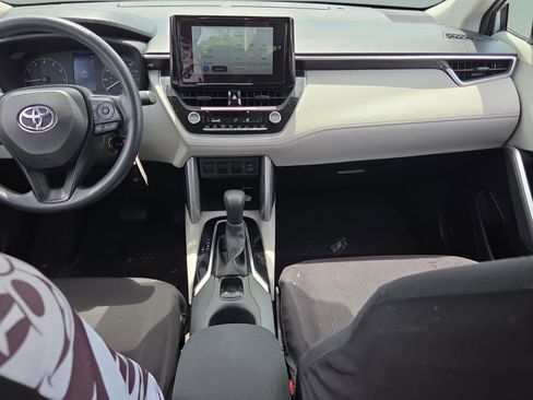 Used 2024 Toyota Corolla Cross L image 11