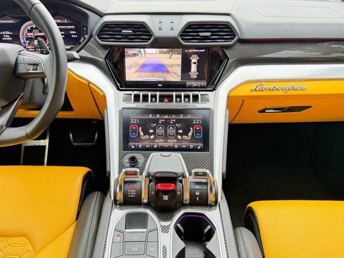 Used 2021 Lamborghini Urus image 25