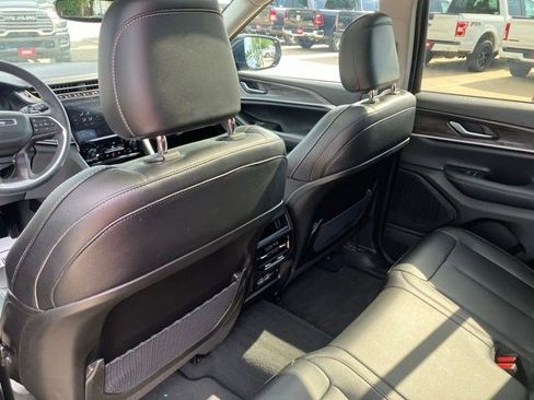 Certified 2023 Jeep Grand Cherokee Limited AWD/4WD image 24