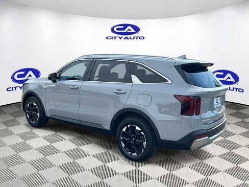 Used 2025 Kia Sorento S FWD image 7