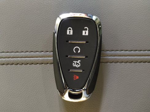 Used 2021 Chevrolet Malibu LT FWD image 32
