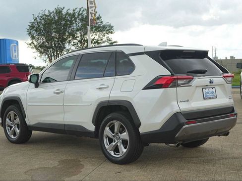Used 2019 Toyota RAV4 Limited AWD/4WD image 4