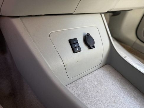 Used 2011 Toyota Prius Four w/ Navigation Pkg image 17