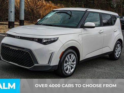 Used 2025 Kia Soul LX image 3