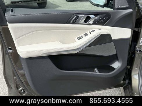Used 2026 BMW X5 xDrive40i w/ M Sport Package image 12