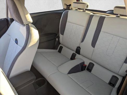 Used 2025 MINI Cooper 2-Door Hardtop image 16